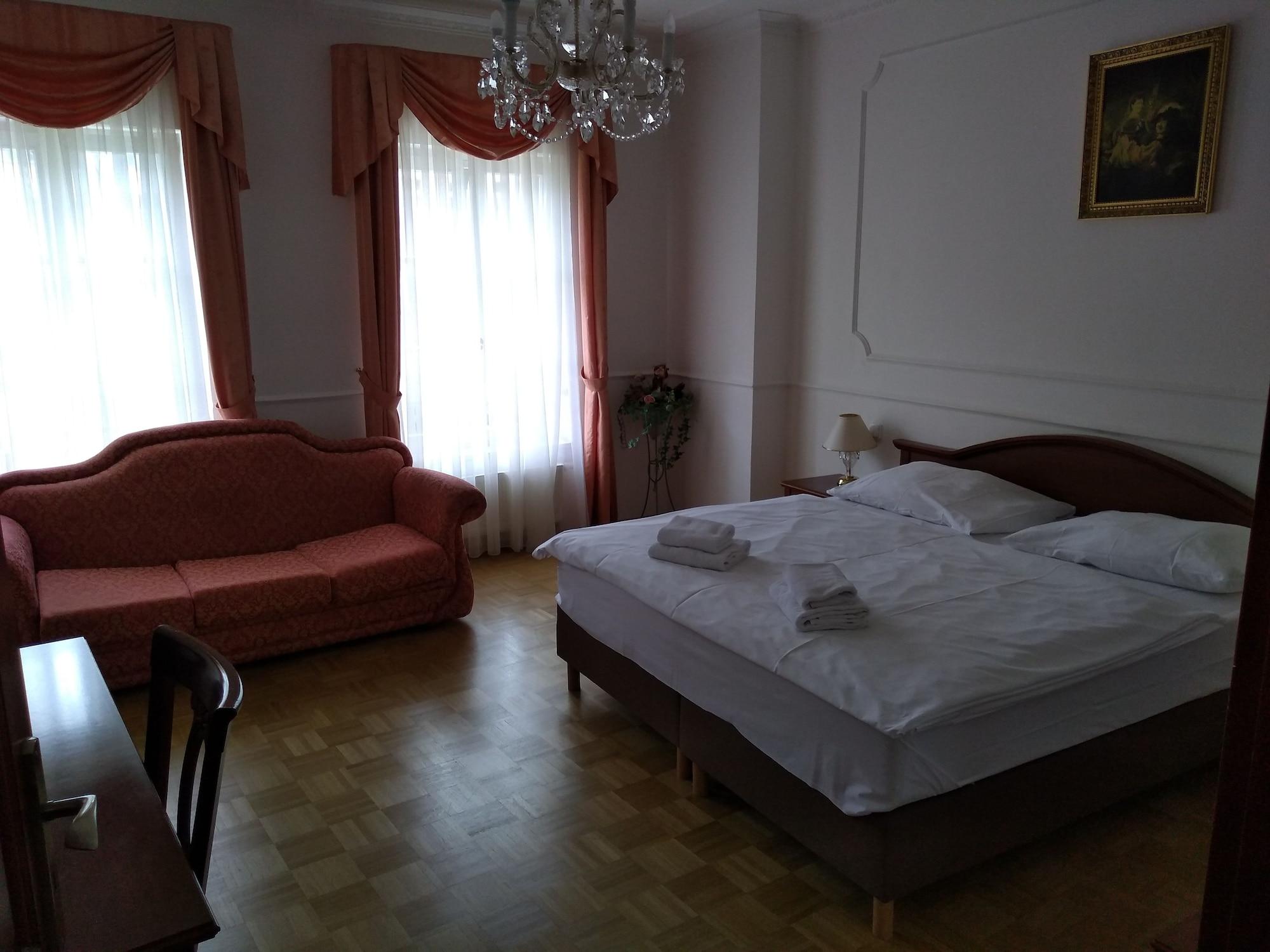 Hotel Renesance Krasna Kralovna Karlovy Vary Dış mekan fotoğraf