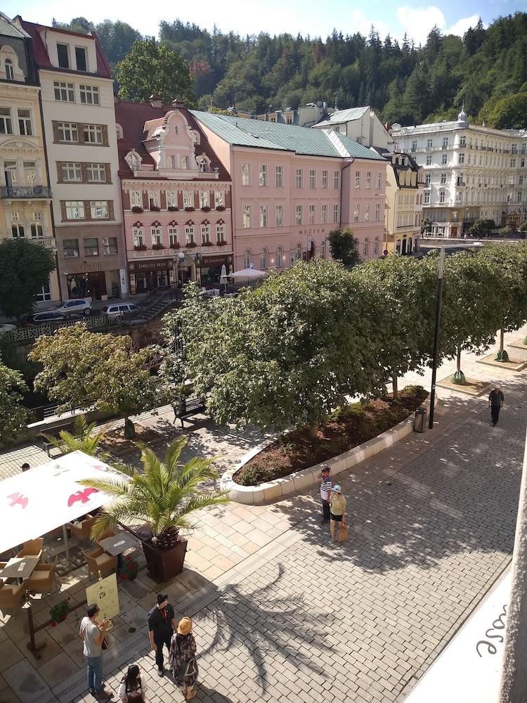 Hotel Renesance Krasna Kralovna Karlovy Vary Dış mekan fotoğraf